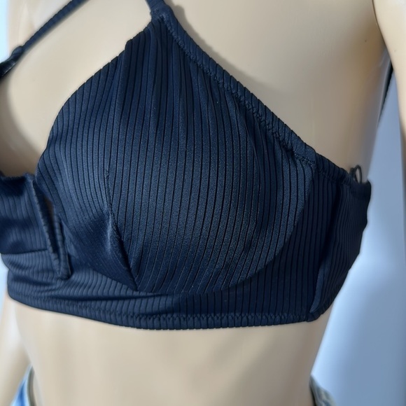 Shade & Shore Black Bikini Top Textured Under Wire (Z97RL9) - Picture 2 of 3